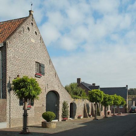 Het Gildehuis Met Sauna En Jacuzzi Stevensweert Exterior foto