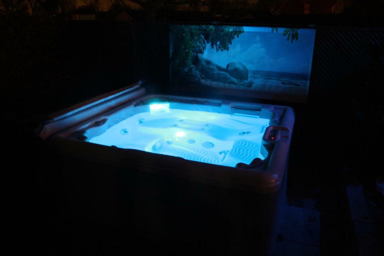 Het Gildehuis Met Sauna En Jacuzzi Stevensweert Exterior foto