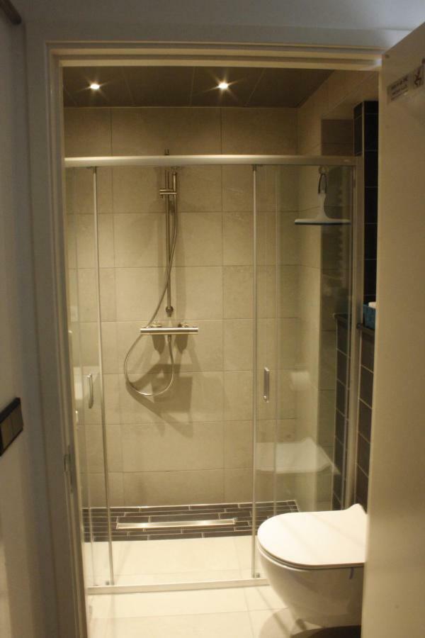 Het Gildehuis Met Sauna En Jacuzzi Stevensweert Exterior foto