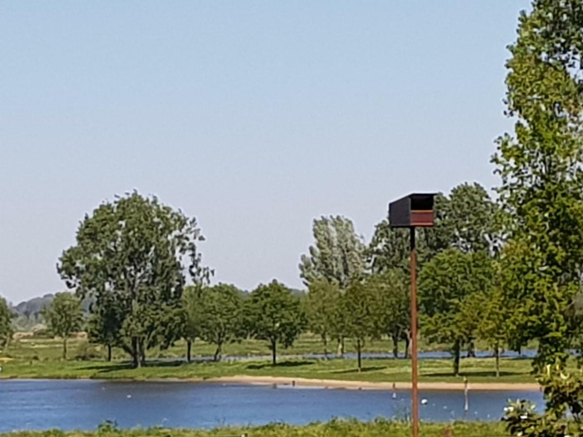 Het Gildehuis Met Sauna En Jacuzzi Stevensweert Exterior foto