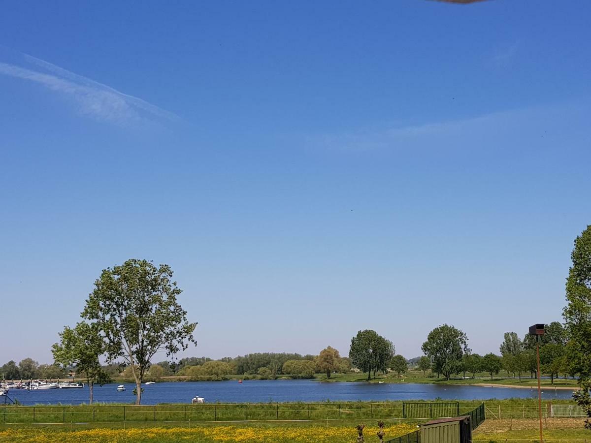 Het Gildehuis Met Sauna En Jacuzzi Stevensweert Exterior foto