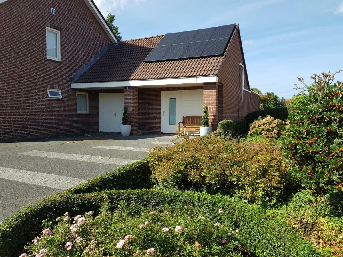 Het Gildehuis Met Sauna En Jacuzzi Stevensweert Exterior foto
