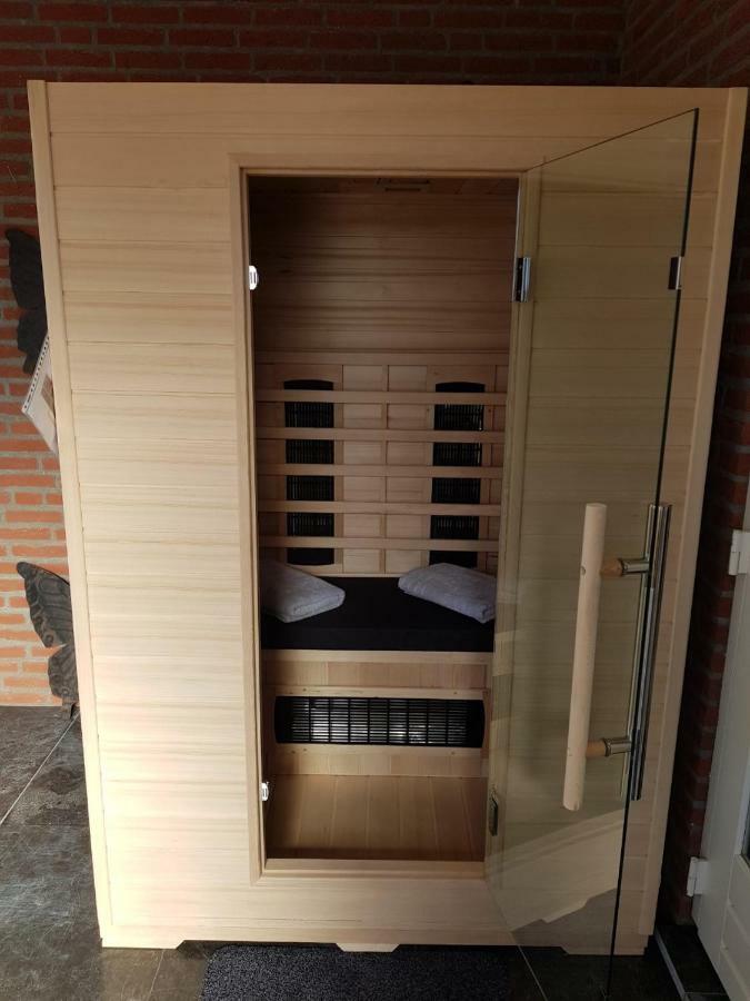 Het Gildehuis Met Sauna En Jacuzzi Stevensweert Exterior foto
